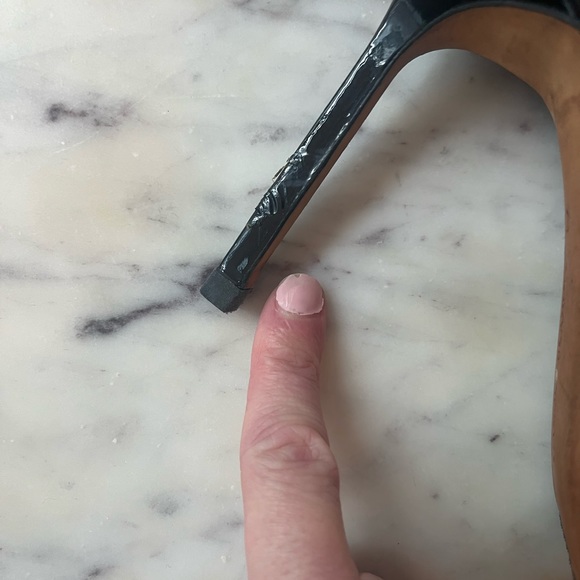 Manolo Blahnik BB patent black heels. Size 37. - Picture 2 of 6